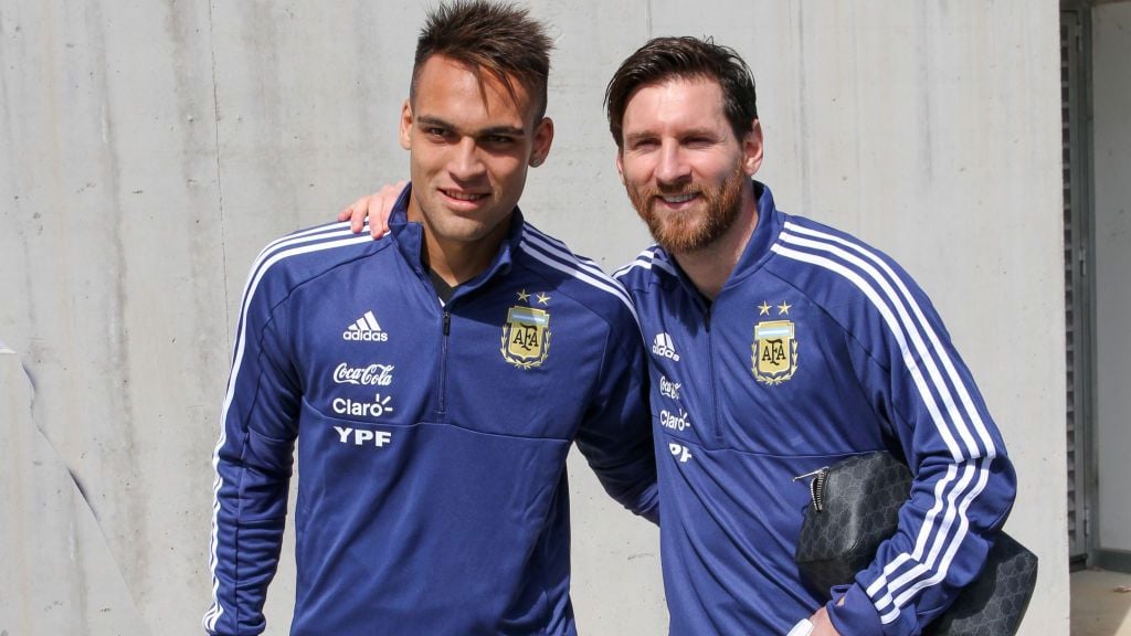 Lautaro Martinez dan Lionel Messi di Timnas Argentina Copyright: © Gustavo Pagano/Getty Images