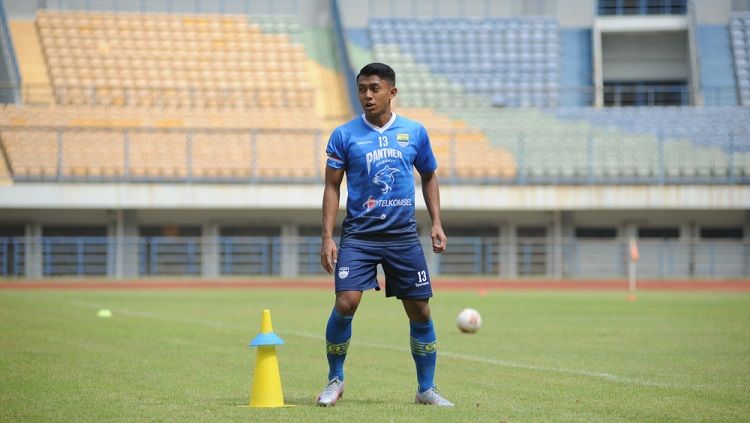 Gelandang Persib Bandung, Febri Hariyadi, dinilai layak bermain di Liga Jepang J.League. Copyright: © Media Persib Bandung
