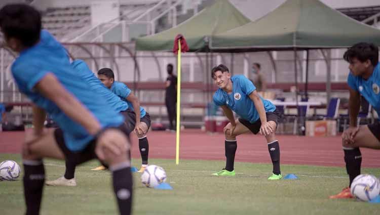 Jack Brown dalam sesi latihan di Timnas Indonesia U-19. Copyright: © PSSI