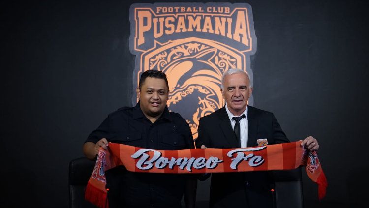 Pelatih Borneo FC, Mario Gomez (kanan). Copyright: © Borneo FC