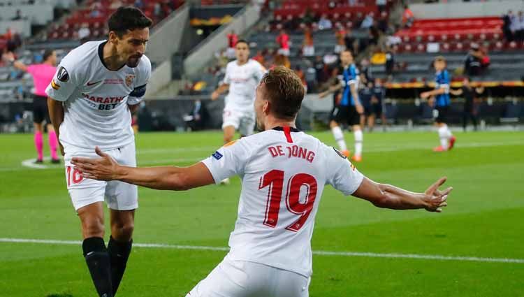 Selebrasi Luuk de Jong usai mencetak gol ke gawang Inter Milan pada final Liga Europa, Sabtu (22/08/20) dinihari. Copyright: © Twitter@EuropaLeague