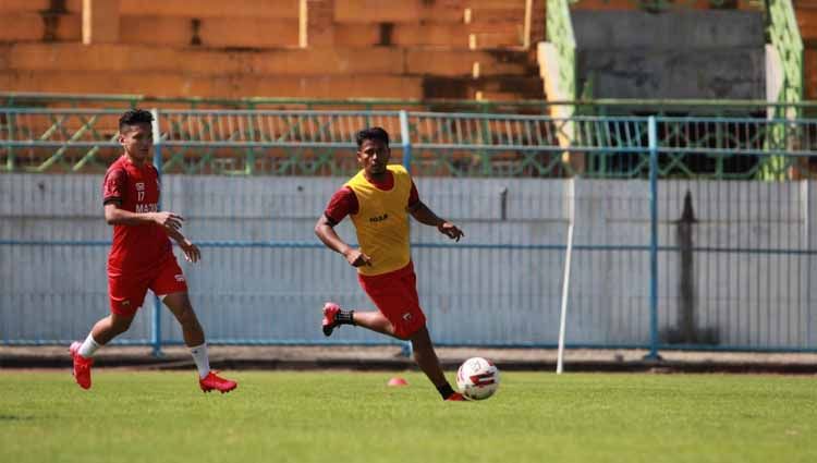 Zulfiandi dan Syahrian Abimanyu saat mengikuti latihan Madura United. Copyright: © MO Madura United
