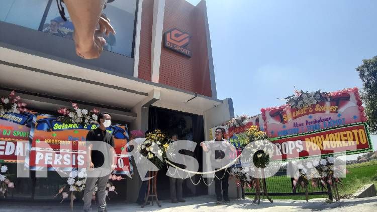 Store dan Pabrik DJ Sports di Kabupaten Sragen resmi di-launching. Copyright: &copy; Ronald Seger Prabowo/INDOSPORT