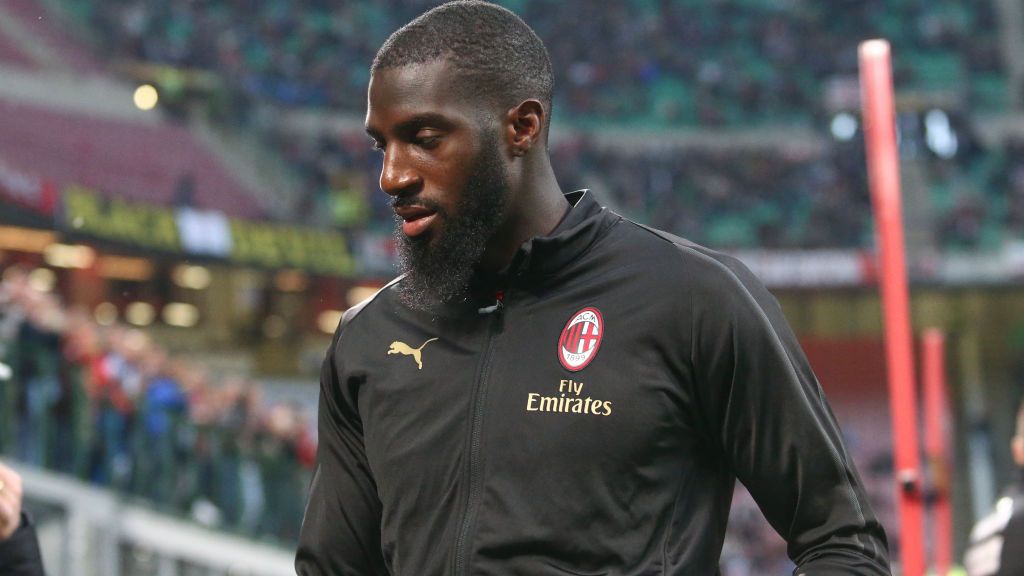 Teka-teki yang menyelimuti masa depan Tiemoue Bakayoko akhirnya terjawab. Gelandang berusia 27 tahun tersebut kemungkinan besar akan meninggalkan San Siro, markas AC Milan akhir musim ini. Copyright: © Marco Canoniero/LightRocket via Getty Images