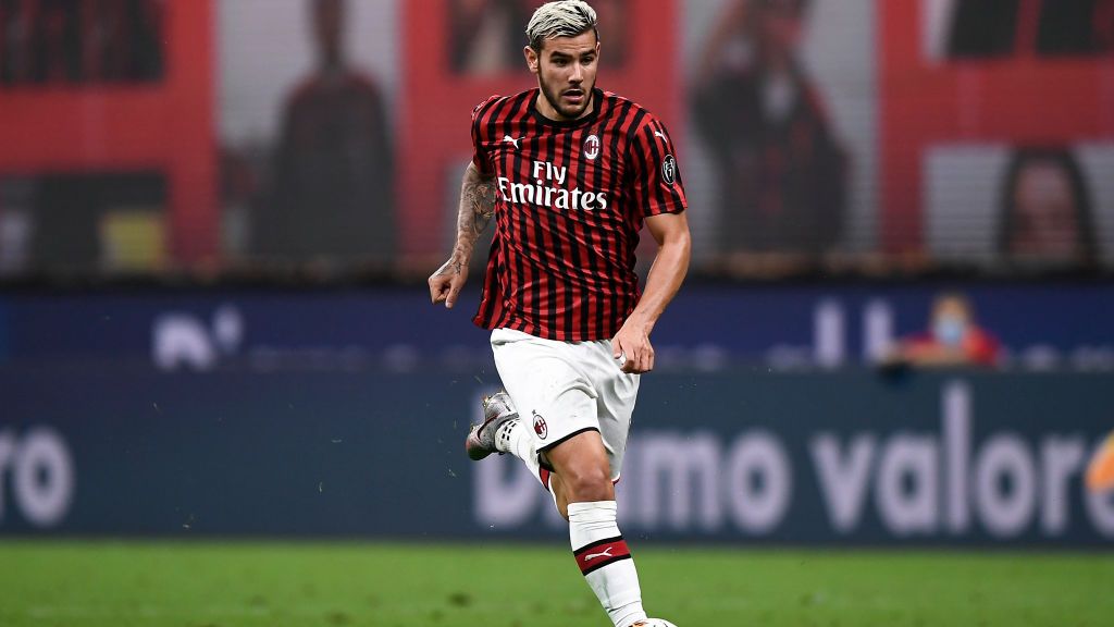 AC Milan tengah mencari pemain pelapis Theo Hernandez di bursa transfer 2020. Copyright: © Nicolò Campo/LightRocket via Getty Images