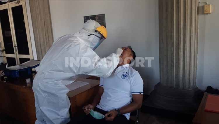 Klub Liga 1 PSIS Semarang melaksanakan kegiatan swab tes sebagai salah satu syarat memenuhi protokol kesehatan sebelum melaksanakan latihan perdana. Copyright: &copy; Alvin Syaptia Pratama/INDOSPORT