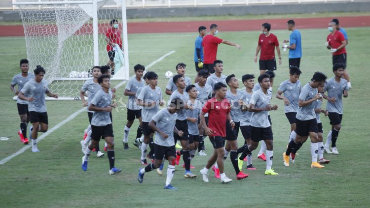 Skuat Timnas Indonesia U-19 Latihan dan Dipimpin Shin Tae-yong Copyright: © Herry Ibrahim/INDOSPORT