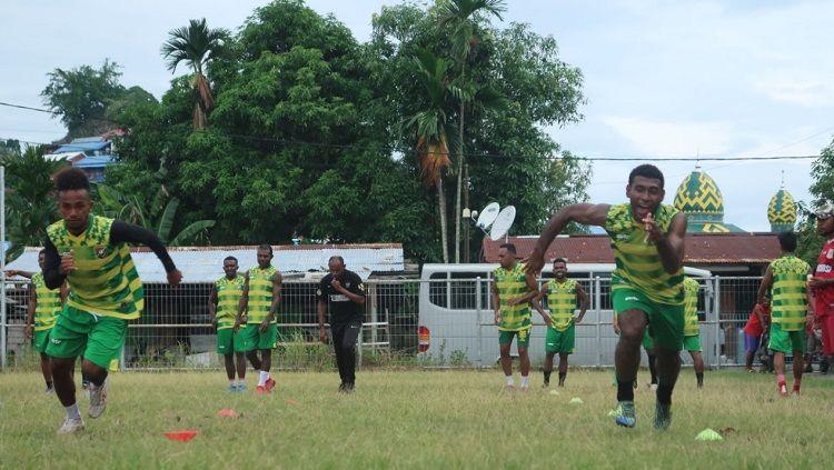 Skuat Persewar Waropen menjalani latihan menjelang lanjutan Liga 2 2020. Copyright: © Media Persewar Waropen