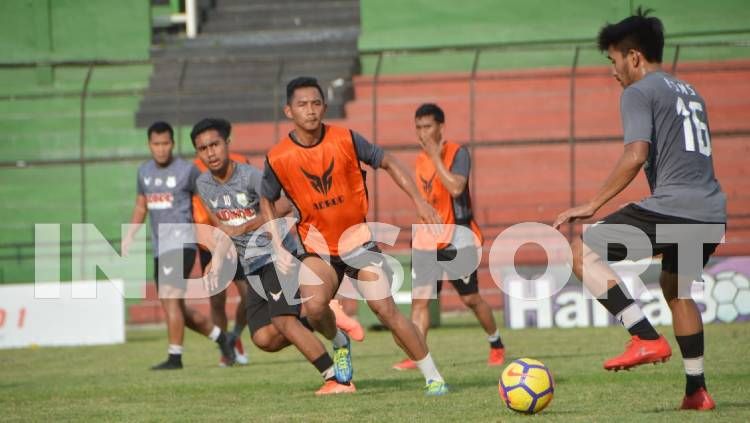 Klub Liga 2, PSMS Medan, menyebut persiapan yang telah mereka lakukan bakal sia-sia, jika kompetisi musim ini dihentikan. Copyright: © Aldi Aulia Anwar/INDOSPORT