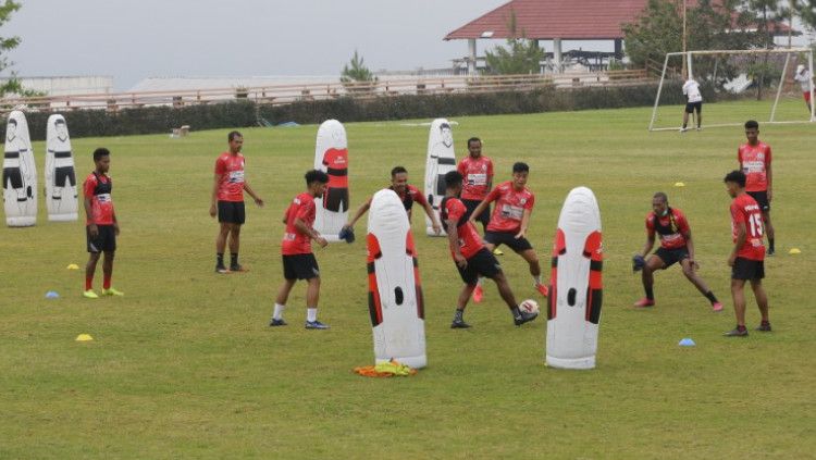 Skuat klub Liga 1 Persipura saat jalani latihan di Malang. Copyright: © Media Officer Persipura