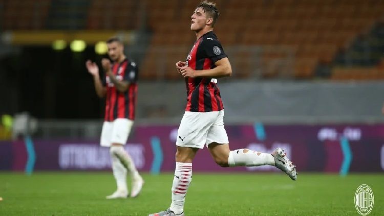 Striker muda AC Milan, Lorenzo Colombo mengaku sangat girang setelah mencetak gol pertamanya untuk tim senior Rossoneri. Copyright: © acmilan.com