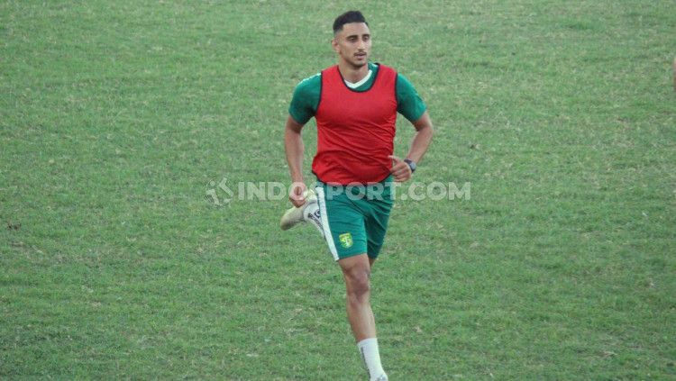 Pemain asing Persebaya Surabaya, Mahmoud Eid baru saja menjalani musim pertamanya bermain di Liga Indonesia namun merasa betah di Tanah Air. Copyright: © Fitra Herdian/INDOSPORT