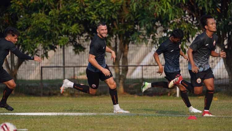 Striker Persija, Marko Simic kembali berlatih dengan tim di Lapangan Halim, Jakarta, Senin (07/09/20) . Copyright: © Khairul Imam/Persija