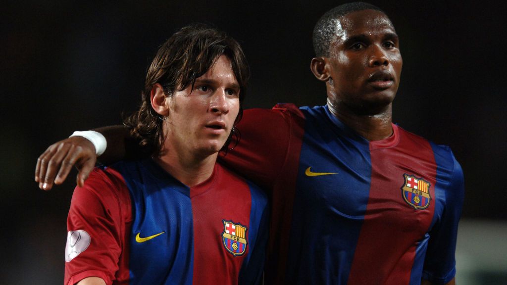Lionel Messi dan Samuel Eto'o saat masih membela Barcelona Copyright: © Etsuo Hara/Getty Images