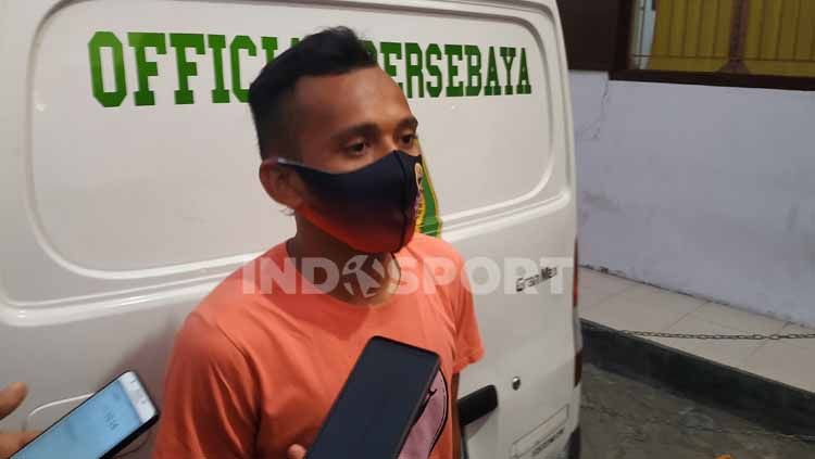 Winger lincah Persebaya Surabaya, Irfan Jaya masih semangat mengikuti latihan yang dipimpin Aji Santoso. Copyright: © Fitra Herdian/INDOSPORT