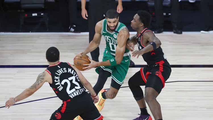 Berikut rekap hasil playoff NBA hari ini, Sabtu (12/09/20) WIB. Boston Celtics ke final Wilayah Timur usai mengalahkan Toronto Raptors. Copyright: © Kim Klement-Pool/Getty Images