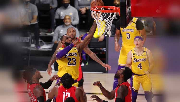 Langkah LA Lakers menuju final Playoff NBA Wilayah Barat 2019/20 tinggal selangkah lagi usai mengalahkan Houston Rockets di game keempat. Copyright: © Michael Reaves/Getty Images