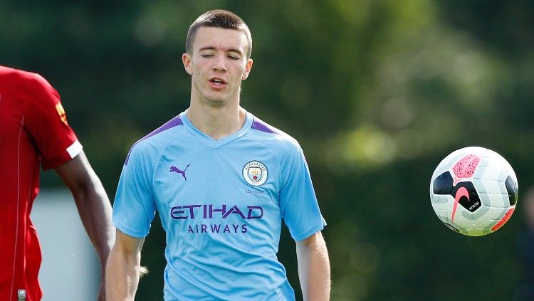 Manchester United dikabarkan sedang meminati pemain muda Manchester City, Charlie McNeill. Copyright: © Manchester City FC/Manchester City FC via Getty Images