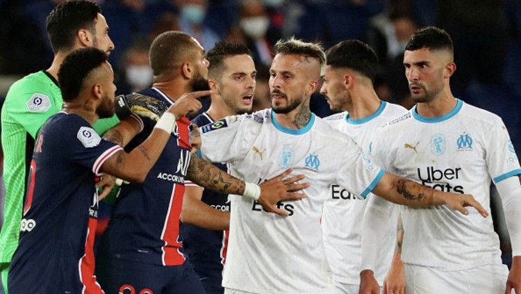 Bek Olympique Marseille, Alvaro Gonzalez menyebut Neymar menghina penghasilannya saat laga melawan PSG. Copyright: © (Photo by Xavier Laine/Getty Images)