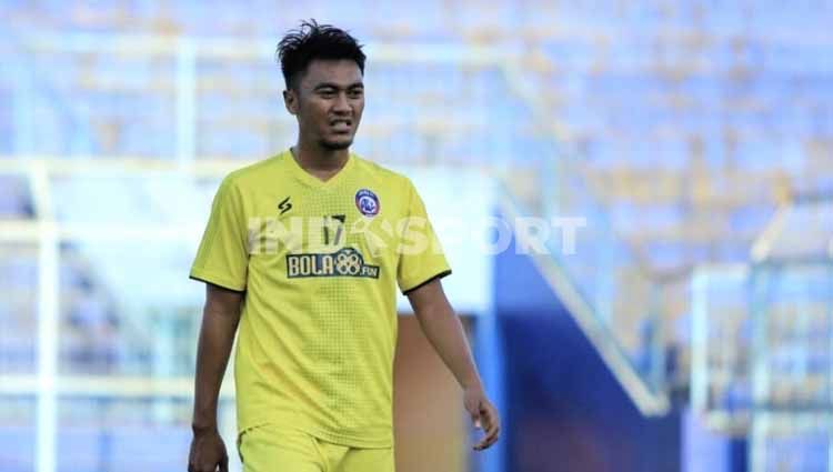 Bek sayap Arema FC, Rizky Dwi Febrianto. Copyright: © Ian Setiawan/INDOSPORT