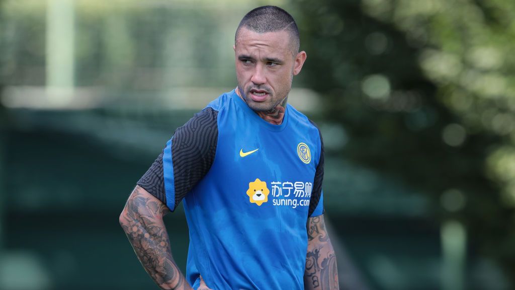 Cagliari tidak menyerah untuk mendapatkan pemain berdarah Indonesia, Radja Nainggolan dari Inter Milan. Cagliari akan kembali mengejarnya di Januari 2021. Copyright: © Emilio Andreoli - Inter/Inter via Getty Images