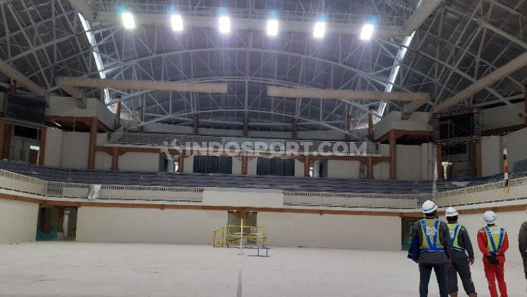 Gedung venue voli indoor PON XX Papua. Copyright: © Sudjarwo/INDOSPORT