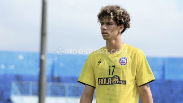 Defender muda Brasil, Hugo Grillo saat berlatih bersama Arema FC. Copyright: © Ian Setiawan/INDODPORT
