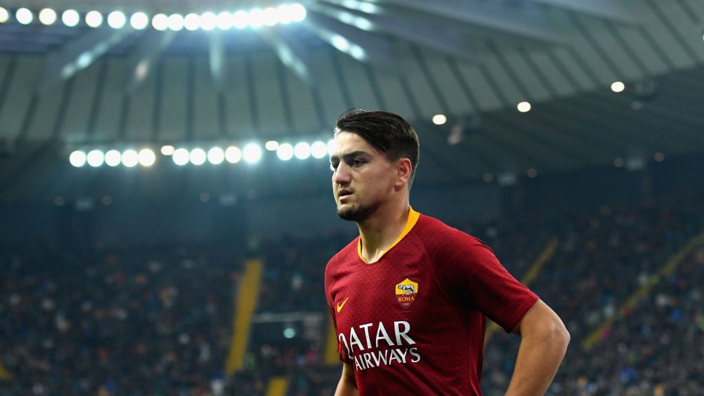 Wonderkid AS Roma, Cengiz Under resmi bergabung ke klub Liga Inggris, Leicester City, di bursa transfer musim panas ini. Copyright: © Alessandro Sabattini/Getty Images