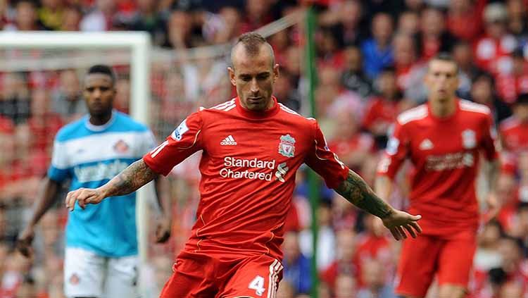 Raul Meireles saat memperkuat Liverpool. Copyright: © Getty Images