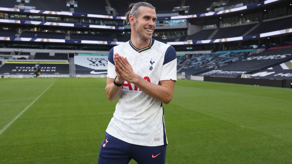 Gareth Bale akhirnya tampil sebagai starter bersama Tottenham Hotspur saat melawan LASK di Liga Europa. Ia pun kemudian menyindir mantan klubnya, Real Madrid. Copyright: © Tottenham Hotspur FC via Getty Images