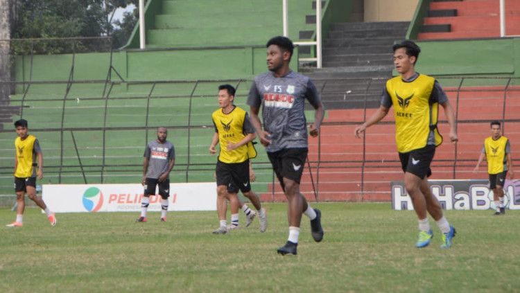 Pemain PSMS Medan saat menggelar latihan di Stadion Teladan. Copyright: © Aldi Aulia Anwar/INDOSPORT