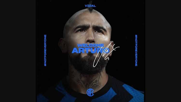 Arturo Vidal resmi bergabung dengan Inter Milan. Namun, kepindahannya itu menuai kontroversi lantaran adanya tato bukti cintanya terhadap Juventus. Copyright: © Twitter@Inter_en
