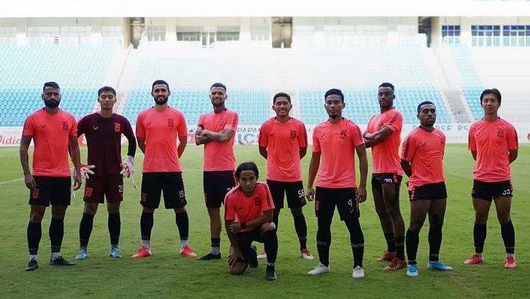 Para pemain Borneo FC berpose usai latihan beberapa waktu lalu. Copyright: © Borneo FC