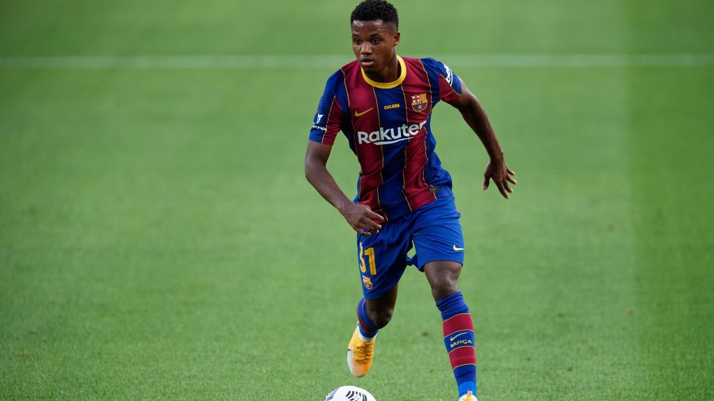 Manchester United tampaknya harus mundur pelan-pelan dalam perburuan wonderkid Barcelona, Ansu Fati. Copyright: © Alex Caparros/Getty Images