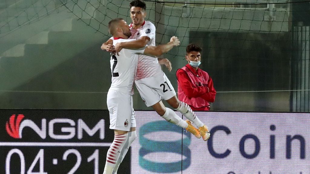 Selebrasi Brahim Diaz usai mencetak gol dalam laga Crotone vs AC Milan Copyright: © Maurizio Lagana/Getty Images