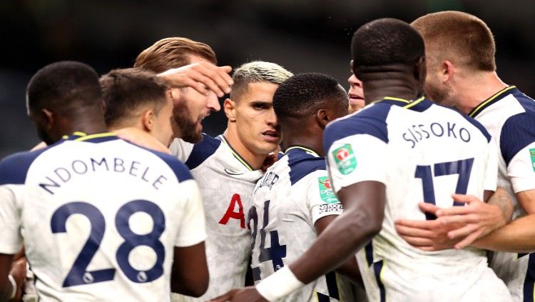 Tottenham Hotspur berhasil mengukir rekor unik usai Erik Lamela sukses menyabet gelar Puskas Award 2021. Copyright: © twitter.com/SpursOfficial