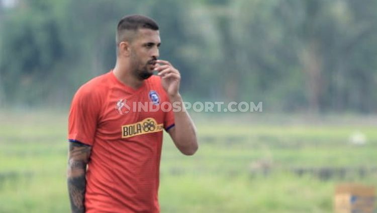 Caio Ruan bersikap legawa usai kontrak kerjanya tidak lagi diperpanjang oleh Arema FC sebagai bagian tim untuk kompetisi Liga 1 musim 2021 mendatang. Copyright: © Ian Setiawan/INDODPORT