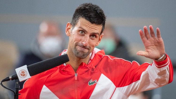 Petenis asal Serbia, Novak Djokovic, melontarkan komentar kocak saat wawancara usai dirinya memastikan diri melaju ke babak final Wimbledon. Copyright: © Tim Clayton/Corbis via Getty Images