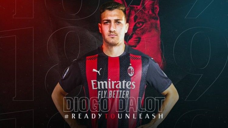 Raksasa Serie A Italia, AC Milan, tampaknya serius ingin mempermanenkan status bintang muda gagal Manchester United, Diogo Dalot, di San Siro musim depan. Copyright: © twitter.com/acmilan