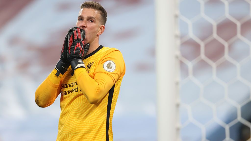Ekspresi kekecewaan Adrian usai Liverpool kalah 2-7 dari Aston Villa Copyright: © Matthew Ashton - AMA/Getty Images