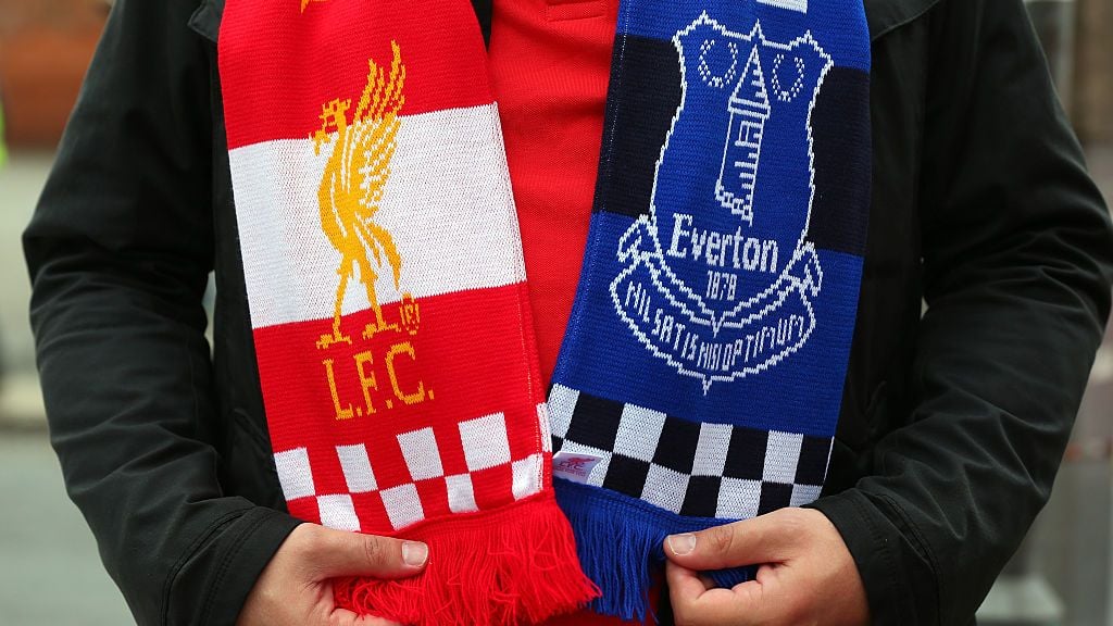 Syal Liverpool dan Everton Copyright: © Alex Livesey/Getty Images