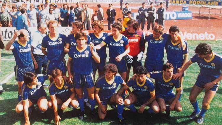 Serie A Italia musim 1985 akan terus dikenang sebagai musim spesial karena di musim itu mereka berhasil meraih scudetto, seperti apa kehebatan Verona kala itu? Copyright: © Wikipedia.org