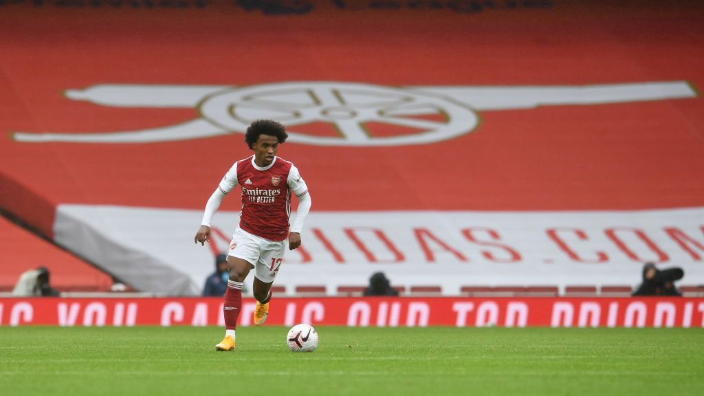 Willian menjadi bahan ejekan fans setelah perut buncitnya semaki terlihat kala tampil di laga uji coba pada Rabu (14/07/21) kemarin. Copyright: © David Price/Arsenal FC via Getty Images