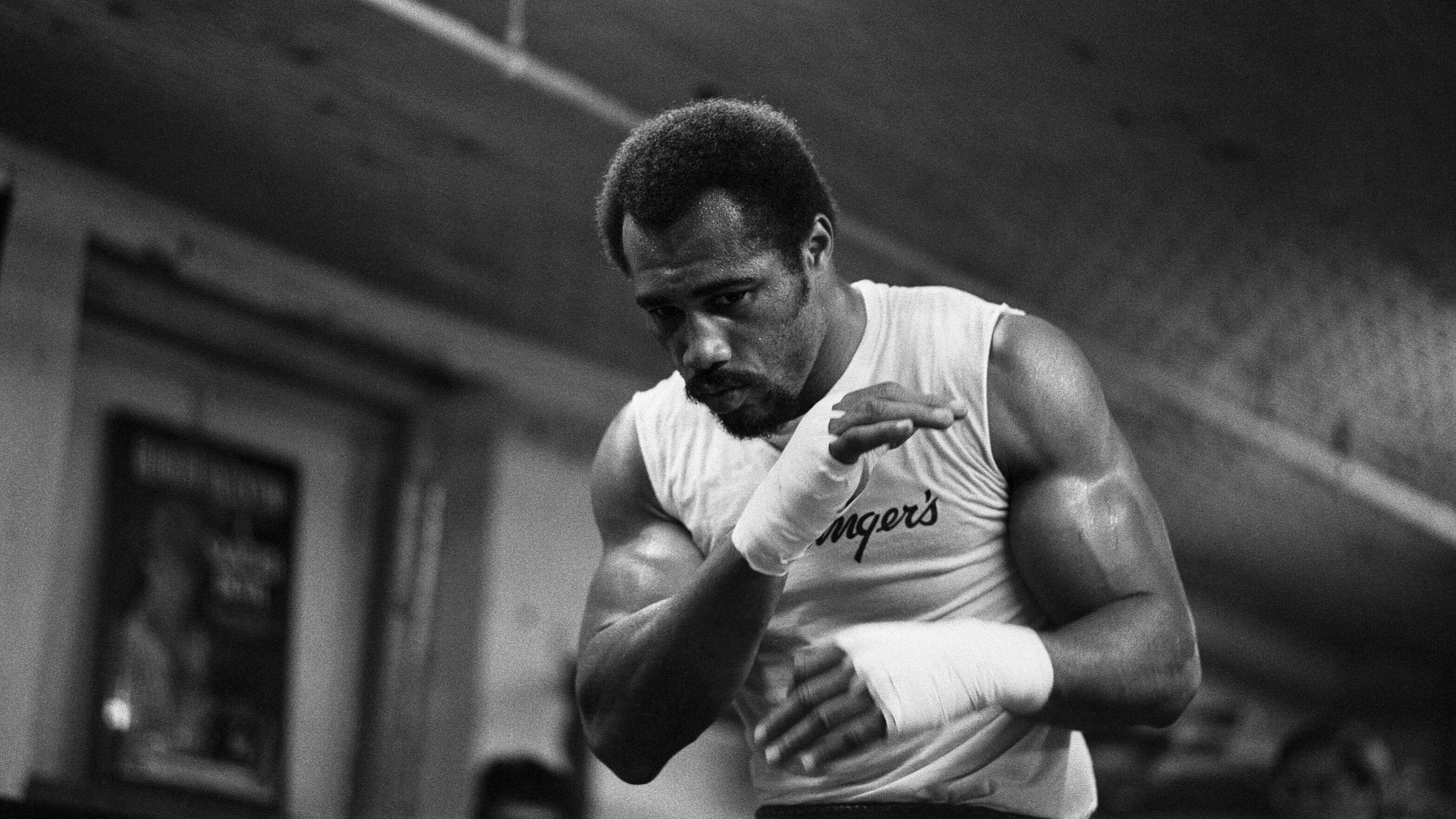 Tak disangka, Ken Norton jadi salah satu lawan terberat Muhammad Ali. Copyright: © Monte Fresco/Mirrorpix/Getty Images