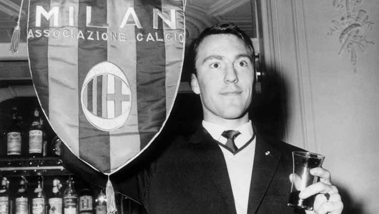 Di balik kesuksesan Jimmy Greaves di Liga Inggris, ia merasa tidak bahagia bermain di AC Milan. Copyright: © Keystone/Hulton Archive/Getty Images