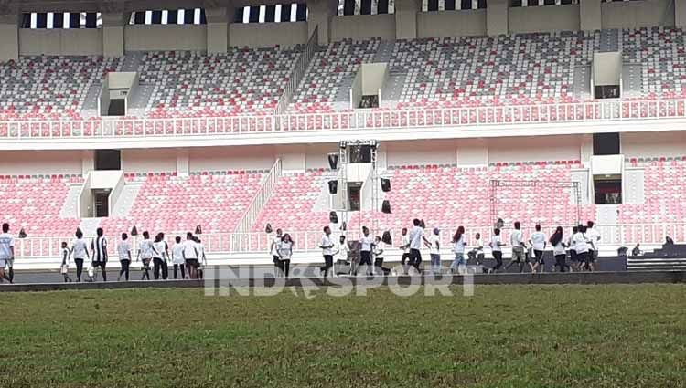 Suasana di Stadion Lukas Enembe, Papua, jelang persemian. Copyright: © Sudjarwo/INDOSPORT
