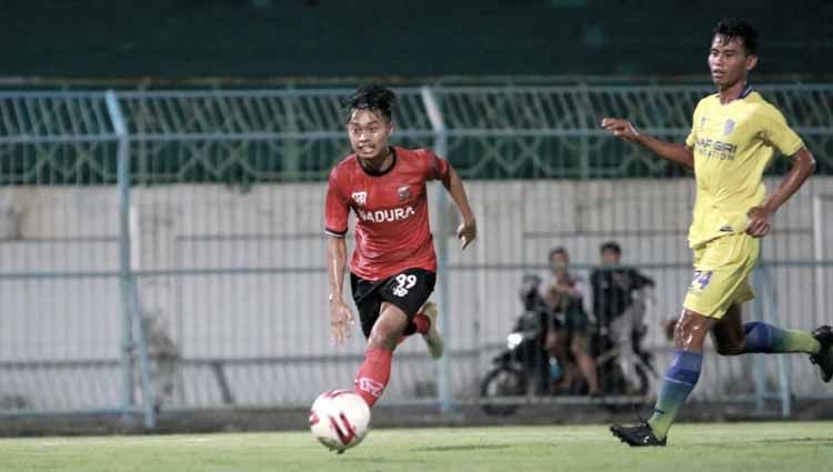 Madura United memenangi laga uji coba kontra Putra Sinar Giri Gresik 2-0 di Bangkalan. Copyright: © MO Madura United
