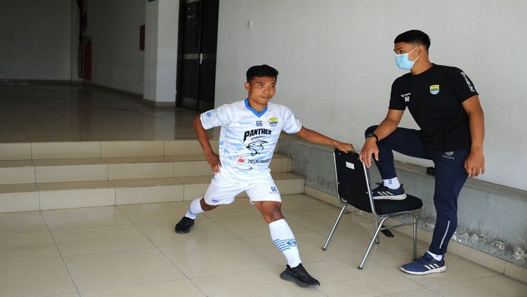 Bek klub Liga 1 Persib Bandung, Mario Jardel, memilih untuk tetap di Mes Persib, Jalan Ahmad Yani, Kota Bandung, saat aktivitas latihan tim diliburkan. Copyright: © Media Officer Persib Bandung