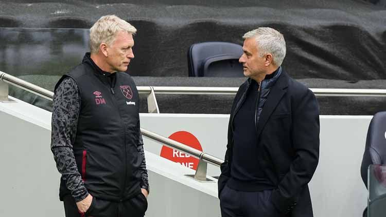 Jose Mourinho dan pelatih West Ham United, David Moyes. Copyright: © Matthew Ashton - AMA/Getty Images