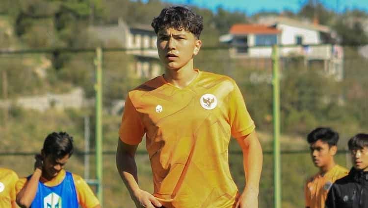 Pemain debutan Timnas Indonesia U-19, Kelana Mahesa mendapat pujian dari pelatih Shin Tae-yong, terkait penampilannya di uji coba lawan Hajduk Split U-19. Copyright: © PSSI